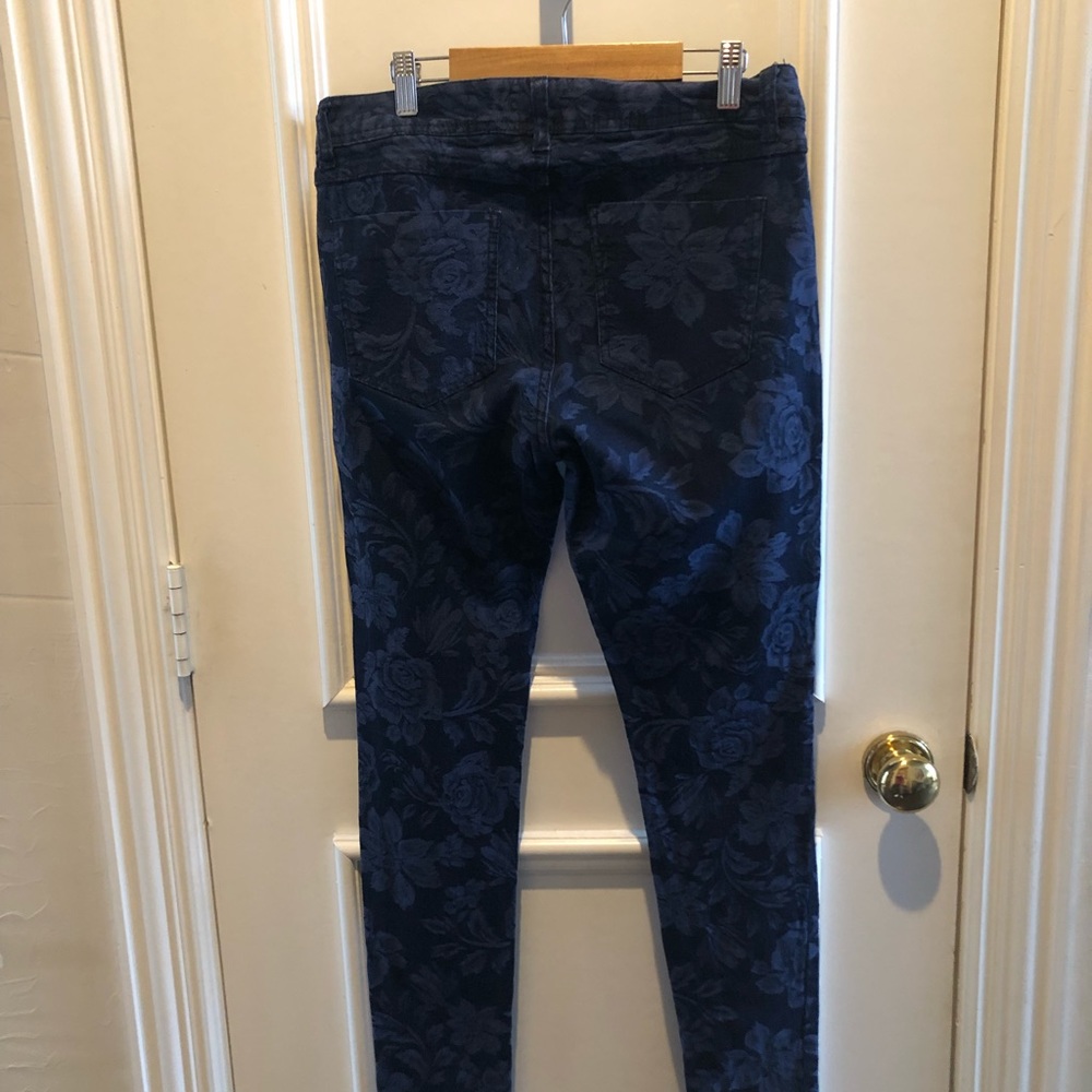 Size 8 floral pattern dark wash jeans. - Picture 3 of 3